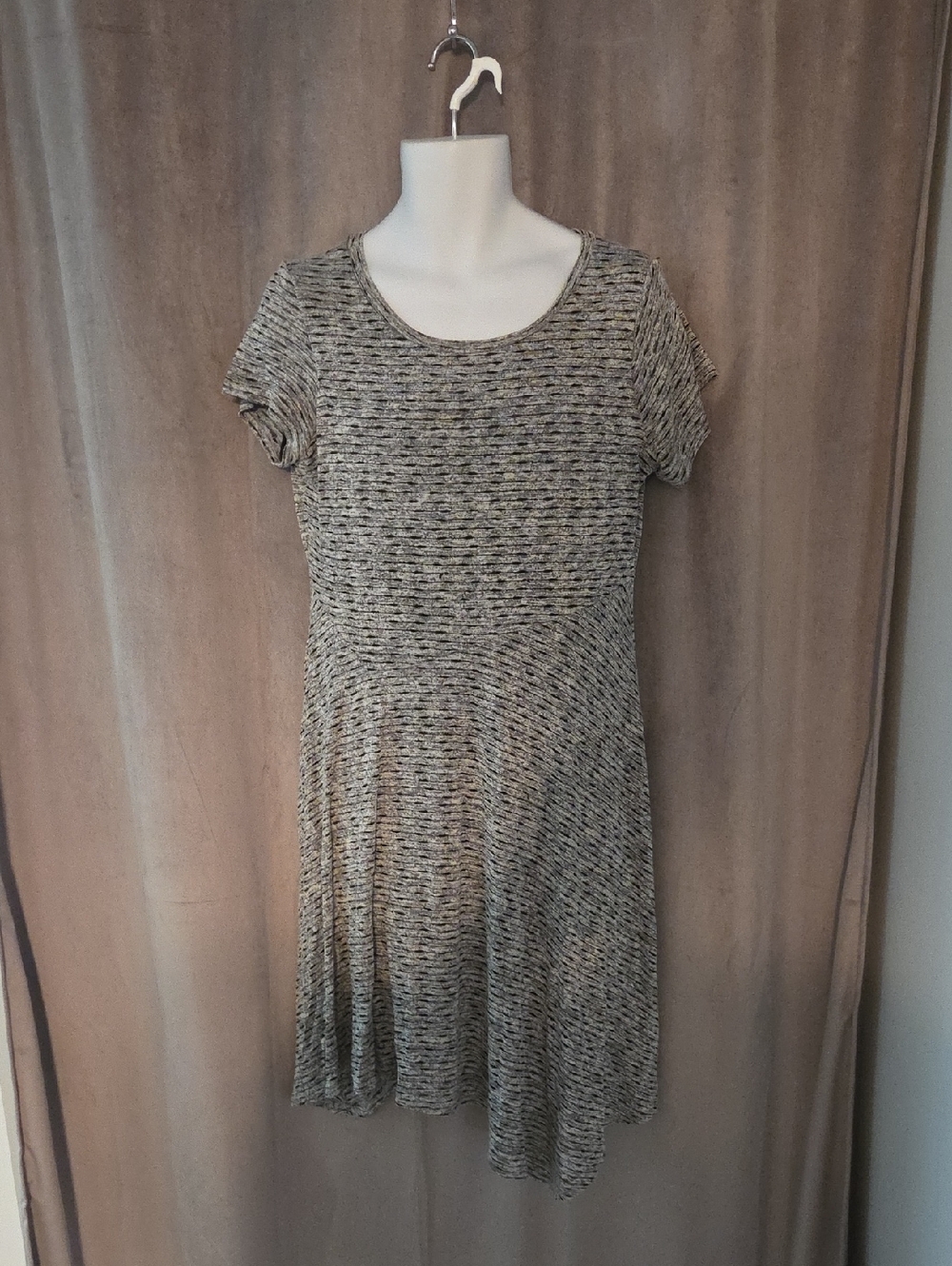 Size Large Casual Gray Short-Sleeve Scoop Neck Mini Dress